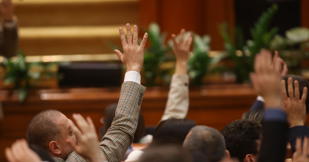 Condițiile în care românii își vor putea retrage banii din pensiile private. Legea a fost adoptată de Parlament