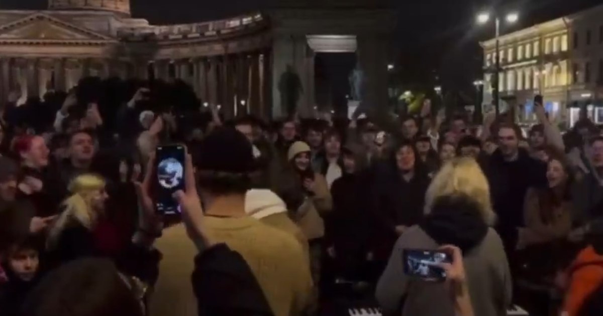 Protest la Sankt Petersburg: tinerii au cântat melodii anti-război interzise de Kremlin
