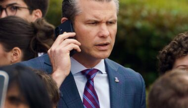Avionul secretarului american al Apărării, aterizare de urgență în UK. Pete Hegseth se întorcea de la summitul NATO