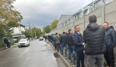 Rezerviștii au făcut cozi la unitățile militare din București și Ilfov. Ce amenzi riscă cei care nu respectă ordinul de chemare