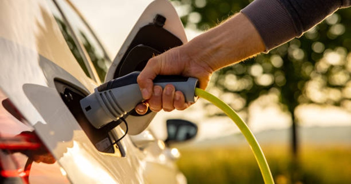 Mașinile hibride poluează aproape la fel de mult ca cele pe benzină sau motorină. „Emisiile reale cresc, cele oficiale scad” STUDIU