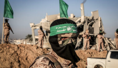 Hamas a predat încă două cadavre și anunță că are nevoie de echipamente pentru a ajunge la altele