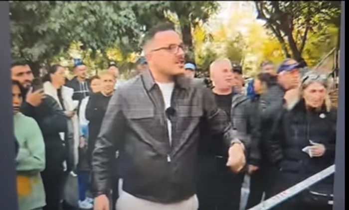 Makaveli, printre agitatori. FOTO captură FB România Țara Noastră