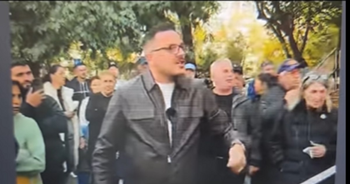 Influencerul Makaveli și un grup de agitatori au încercat să ajungă cu forța la locul exploziei: „Nu mai mușamalizați morții. Avem imagini cu mâini căzute”