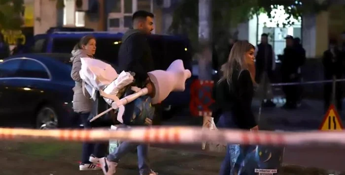 Un tânăr a reuşit să recupereze rochia de mireasă pentru viitoarea sa soţie. FOTO: Libertatea