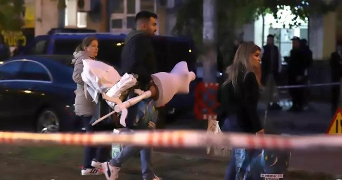 Obiectul pe care un tânăr l-a salvat din apartamentul său, după explozia din Rahova: a convins autoritățile și a ieșit în aplauzele martorilor