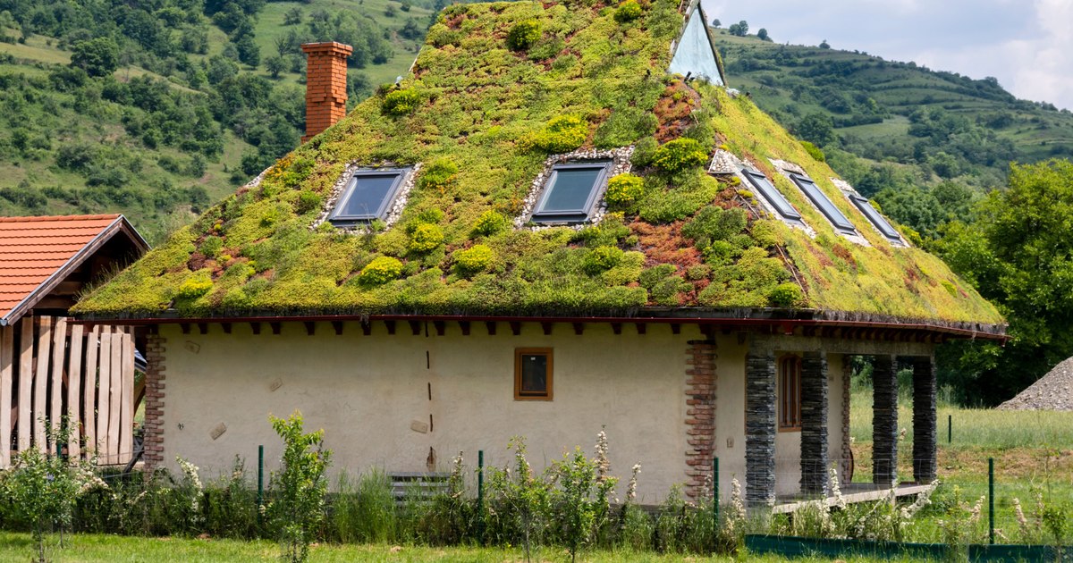 Casele de la sate vor putea fi construite fără autorizație. Ministrul Cseke Attila explică în ce condiții