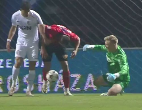 Csikszereda - CFR Cluj, gol anulat al gazdelor. Captura Prima Sport (23).jpg