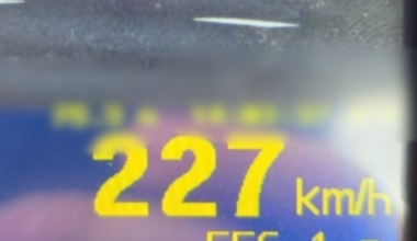 Șofer de 24 de ani, prins cu viteză de peste 220 km/h pe A0. Cât va plăti pentru inconștiența sa