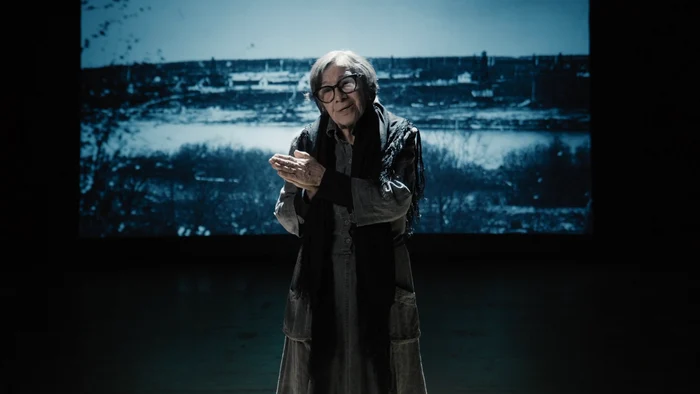 Coca Bloos, în Pădurea de molizi. FOTO: Transilvania Film