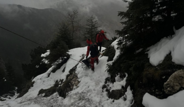 O tânără de 29 de ani a murit în timpul unei excursii pe munte, după ce a alunecat într-o prăpastie