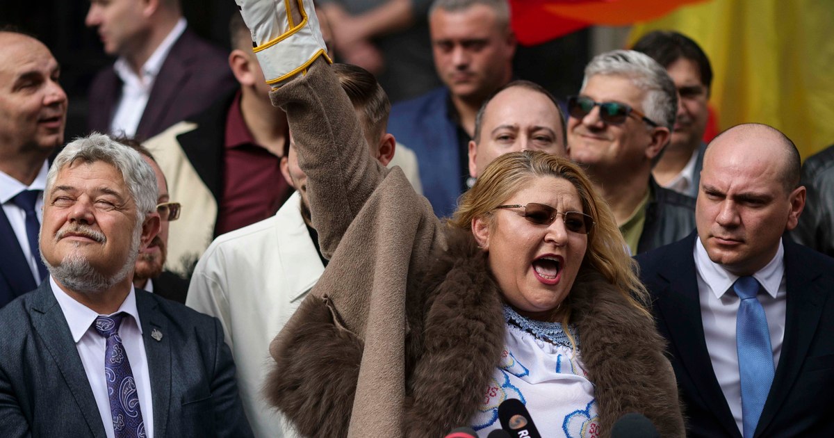 Șoșoacă, discurs delirant la un eveniment pro-rus: „Dacă Zelenski vine în Parlamentul meu, îi rup picioarele!”