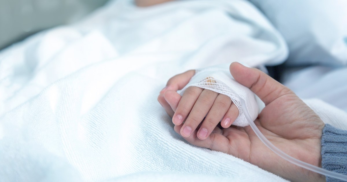 Fetiță de 6 ani din Constanţa, transportată cu elicopterul SMURD la spital, după ce părinţii au tratat-o cu o soluție antiparazitară