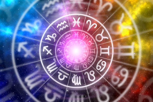 Horoscop 22 octombrie. Trei zodii lovite de noroc: Taurul, Leul și Vărsătorul, răsfățații astrelor
