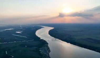 Prizonieri în mijlocul apelor: Sute de soldați ruși blocați pe insulele morții din delta Niprului, sub teroarea dronelor ucrainene