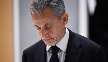 Tensiuni în La Santé. Nicolas Sarkozy, amenințat cu moartea de deținuți care promit „să-l răzbune pe Gaddafi”