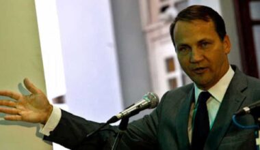 Ministrul polonez de Externe ironizează Ungaria: „Sper ca dronele ucrainene să lovească conducta care îi alimentează de la ruși”