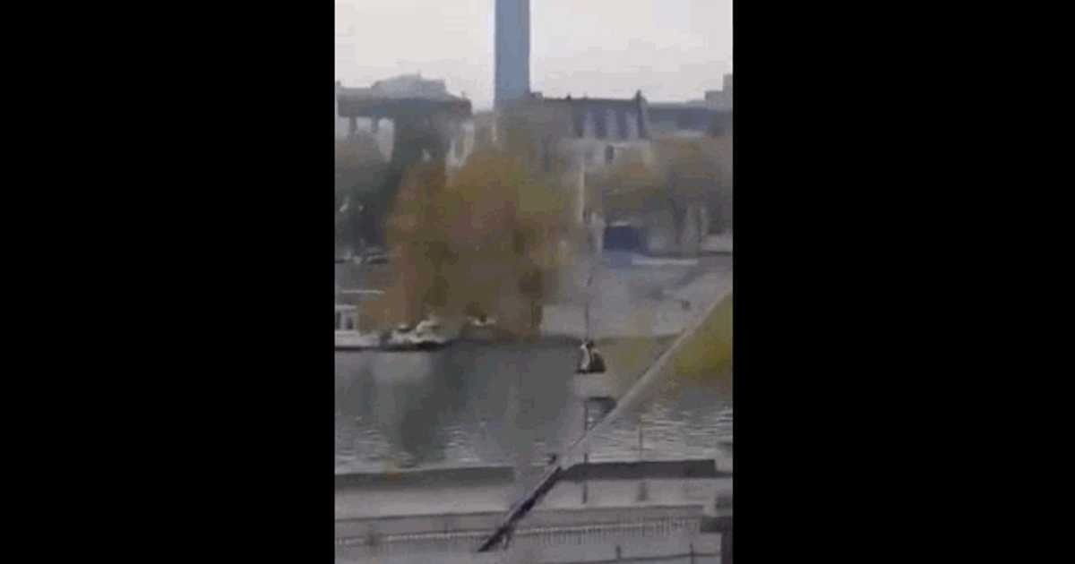 Jaful de la Luvru. Noi imagini arată cum hoții au coborât liniștiți cu o platformă-elevator, fără urmă de poliție