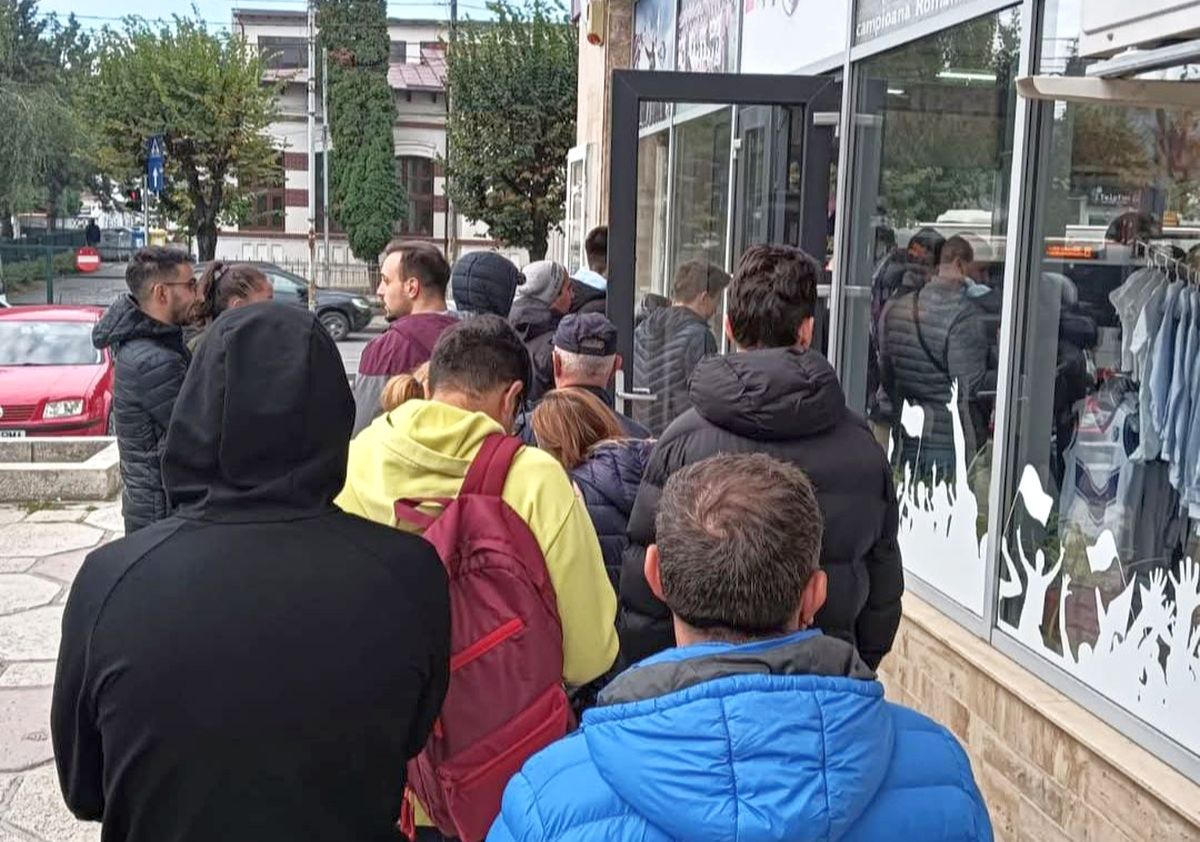 Dinamo bulversează un oraș întreg! Bilete cu buletinul, cozi și „vânătoare de vrăjitoare” la case! Marea temere existentă