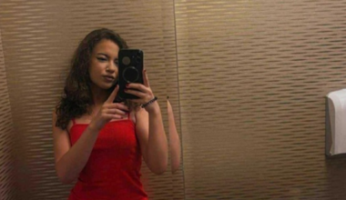 Profesoară de biologie din Iași, surprinsă de elevi pe site-urile de videochat. Imaginile scandaloase au făcut vâlvă: „Cum să-mi mai trimit eu copiii la școală?”