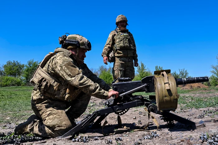 Soldați ucraineni pe front. FOTO: EPA EFE 