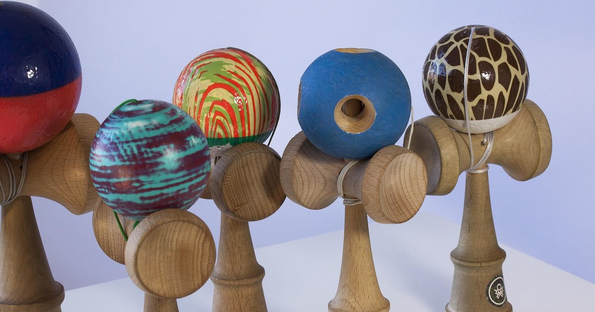 Kendama, noul inamic din școli? Profesor: „Nu vreți să-i legați pe elevi și cu mâinile la spate?!”