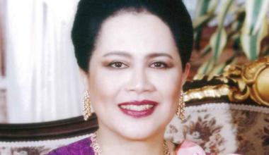 Fosta regină a Thailandei a murit la 93 de ani. I se spunea „Jackie Kennedy a Asiei”