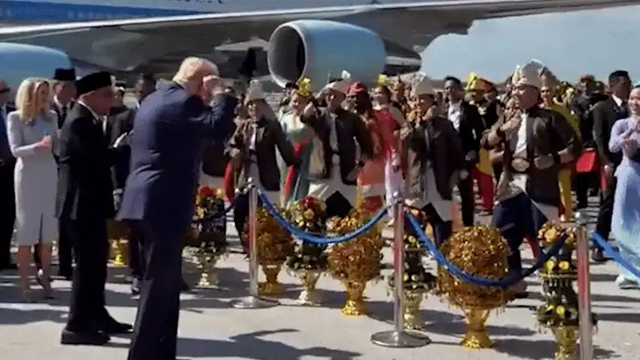 Donald Trump a dansat la sosirea în Kuala Lumpur