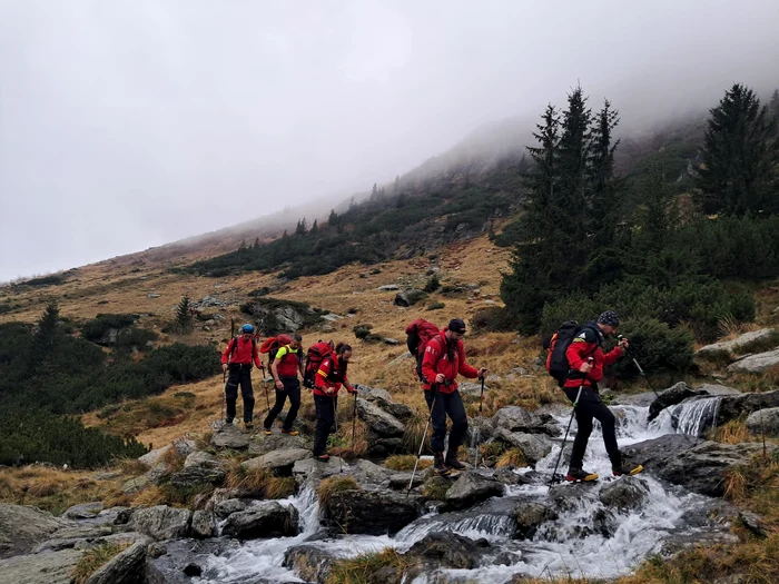 Salvamont Argeș, în căutarea persoanei moarte pe munte FOTO: Facebook/Salvamont Argeș