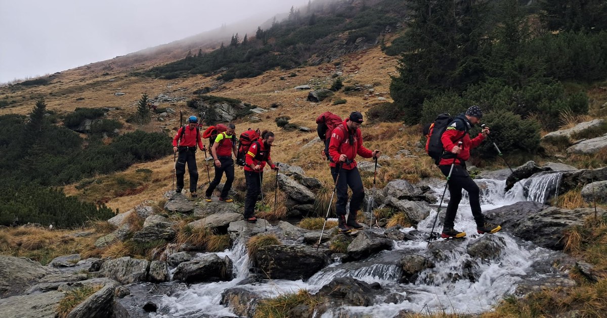 O nouă tragedie pe munte, în Făgăraş. Un bărbat a murit după ce a căzut 500 de metri, de pe Vârful Lespezi