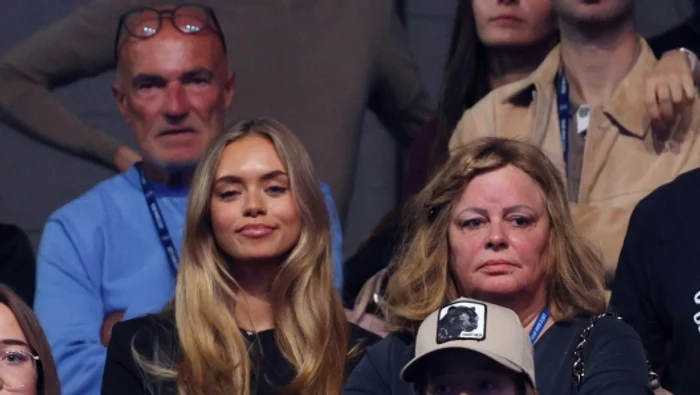 Laila Hasanovic, stânga, a urmărit finala de lângă mama campionului