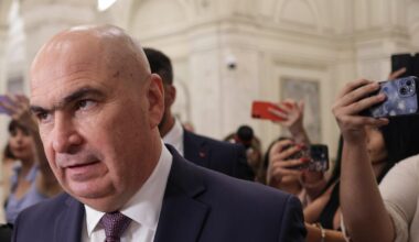 Bolojan, despre vila de protocol în care a fost acuzat că a stat ilegal: „Nu huzuresc, nu am intrat pe geam, doar dorm”