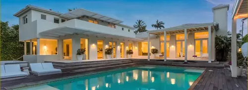 Casa în care au locuit Pique și Shakira. Foto: Captură YouTube, @HolaRevistaES