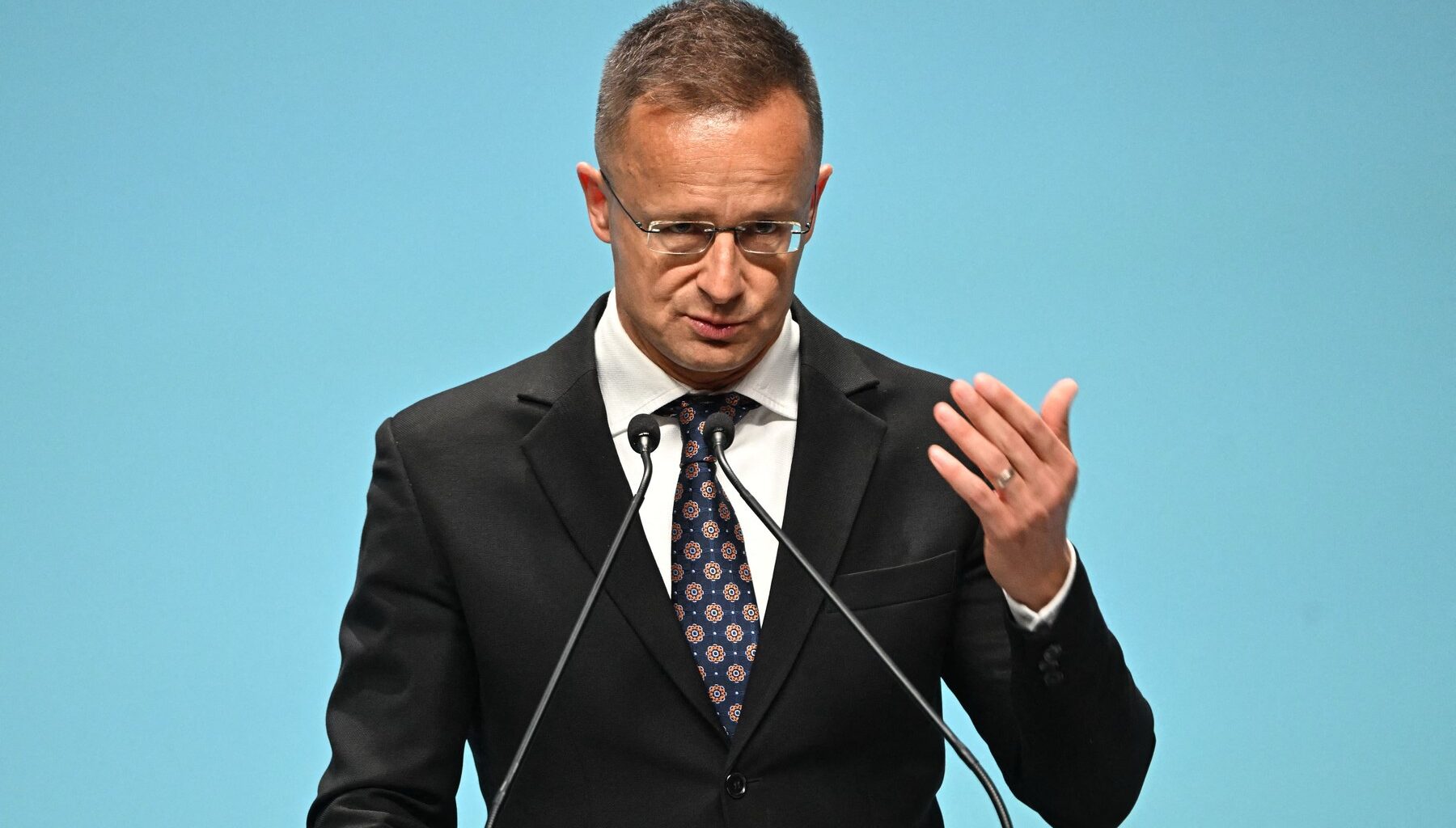 „Cât eu sunt ministru de Externe și Viktor Orban este prim-ministru, nu se va întâmpla”. Șeful diplomației de la Budapesta promite să blocheze începerea negocierilor de aderare a Ucrainei la UE