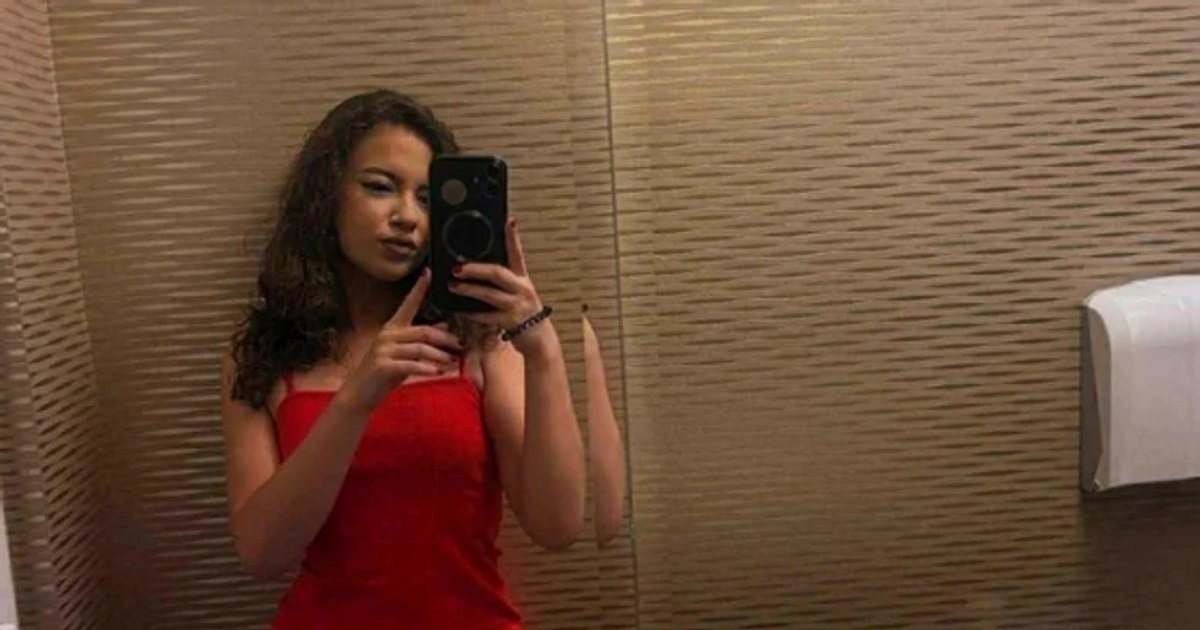 Profesoara de biologie din Iași, vedetă de videochat, și-a dat demisia. Contractul de muncă a încetat oficial