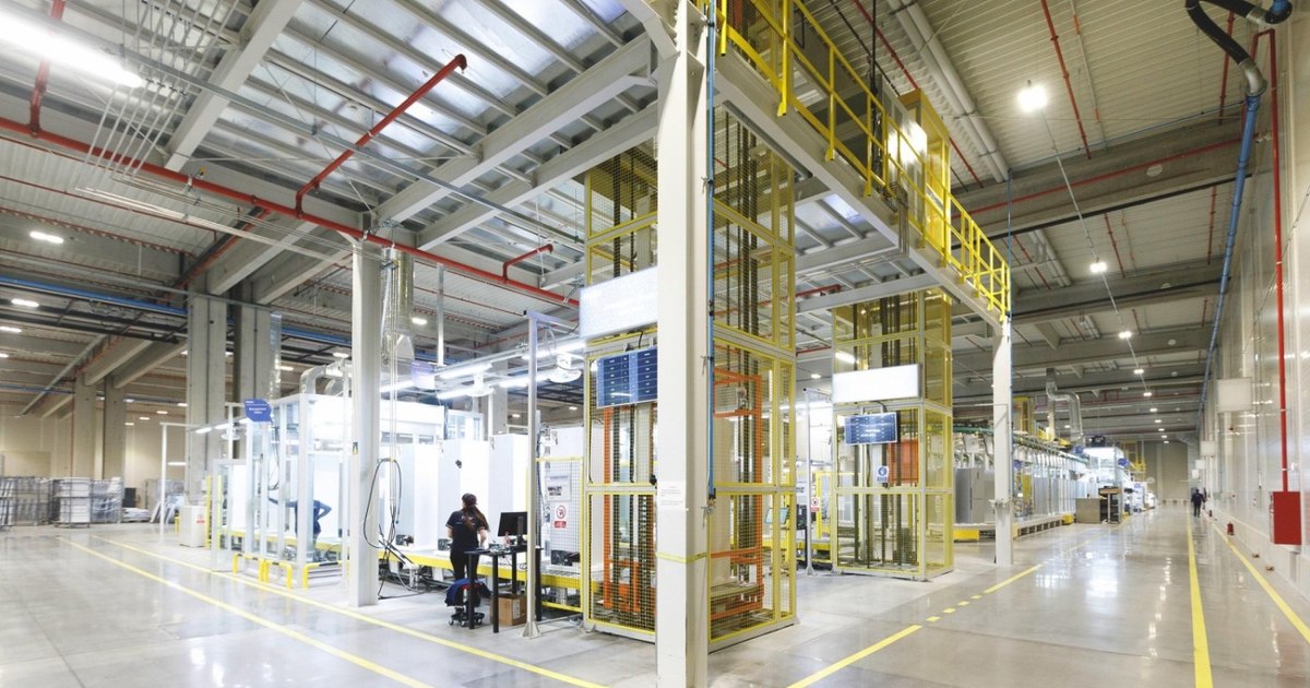 Fabrică deschisă recent în România, scoasă la vânzare după doar patru ani