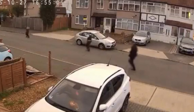 Imagini șocante în Londra. Un azilant afgan intrat ilegal în UK a înjunghiat mortal un bărbat: „A ieșit pe stradă cu un cuțit mare în mână, ca un nebun”