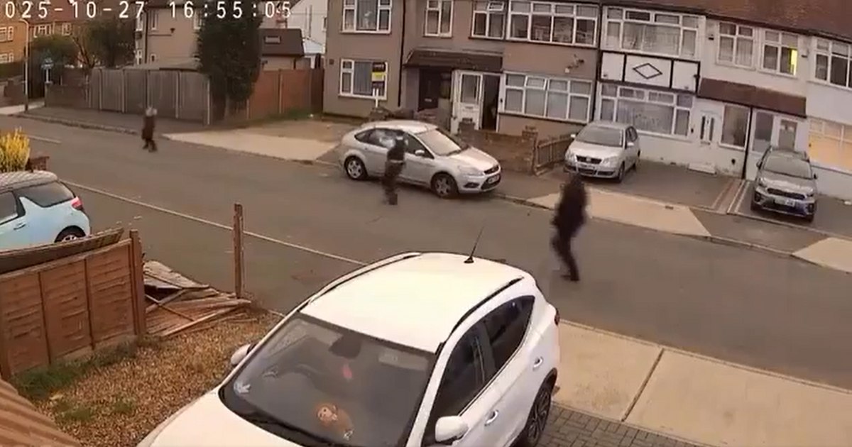 Imagini șocante în Londra. Un azilant afgan intrat ilegal în UK a înjunghiat mortal un bărbat: „A ieșit pe stradă cu un cuțit mare în mână, ca un nebun”