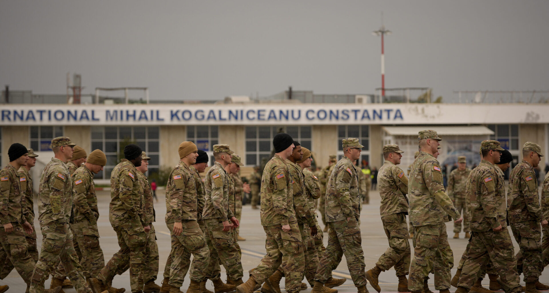 România, informată de SUA cu privire la retragerea unor trupe americane | Budapesta ne poartă de grijă: ”Va pierde România protecția americană?” | Moșteanu: Aș fi vrut să nu fie așa.