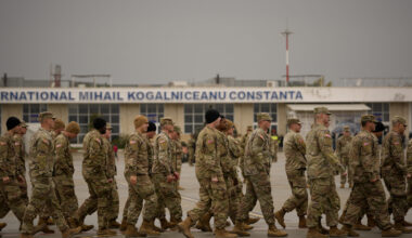 România, informată de SUA cu privire la retragerea unor trupe americane | Budapesta ne poartă de grijă: ”Va pierde România protecția americană?” | Moșteanu: Aș fi vrut să nu fie așa.