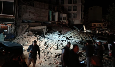 De ce clădirile din Turcia se prăbușesc atât de ușor. Dezbatere aprinsă pe Internet după ce cutremurul cu magnitudinea de 6,1 a zguduit țara