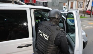 poliția, mascați, percheziții