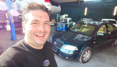 (VIDEO) Un german a descoperit un VW Passat W8 blindat şi a explorat cu fascinaţie ce oferea acesta la timpul său | PiataAuto.md