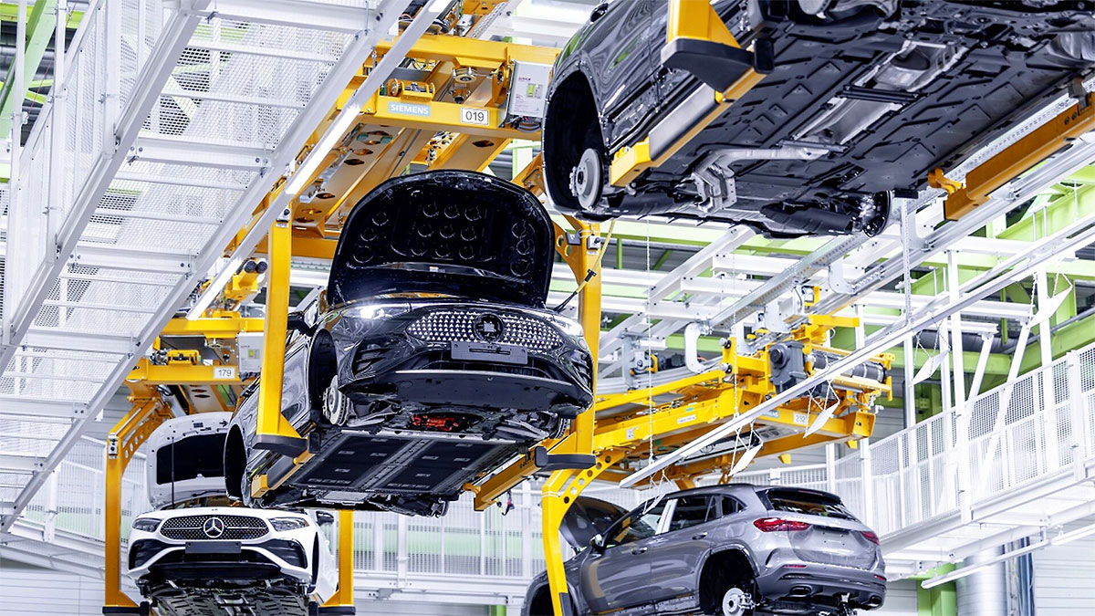 Germanii au aflat cu stupoare planurile Mercedes de a muta o mare parte a producţiei de maşini din Germania în Ungaria | PiataAuto.md