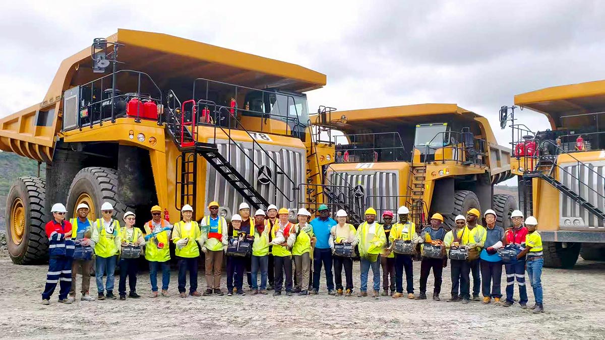 Chinezii de la Sany au livrat camioane miniere uriaşe cu propulsie hibridă în Ghana, la o mină care asigură manganul pentru bateriile maşinilor electrice chinezeşti | PiataAuto.md