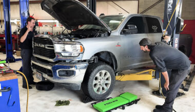 (VIDEO) Un mecanic american a arătat cum un singur şurub de 10 cenţi a putut face un motor diesel de 6,7 litri să aibă nevoie de o reparaţie de 35.000 dolari | PiataAuto.md