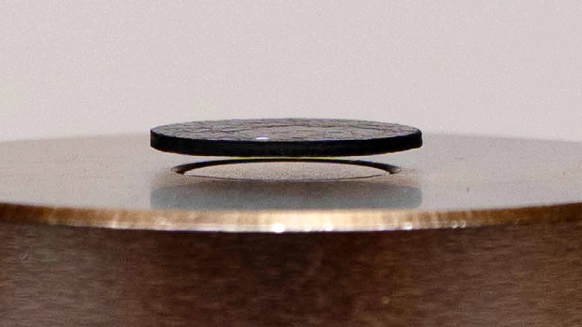 O echipă de ingineri japonezi a atins levitaţia magnetică aproape lipsită de fricţiune la temperatura camerei | PiataAuto.md