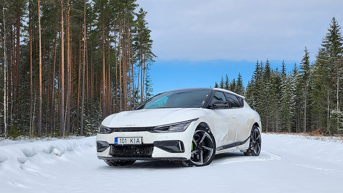 (VIDEO) Un proprietar de Kia EV6 electrică a descoperit că problema sistemului audio din acest model, de care toţi se plâng, e din cauză că producătorul a încurcat firele | PiataAuto.md