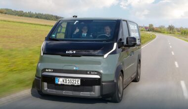 O dubiţă electrică Kia PV5 a marcat un record mondial de autonomie, încărcată la limita maximă de kilograme, dar sarcina utilă e mai mică decât la TV-urile de cândva | PiataAuto.md