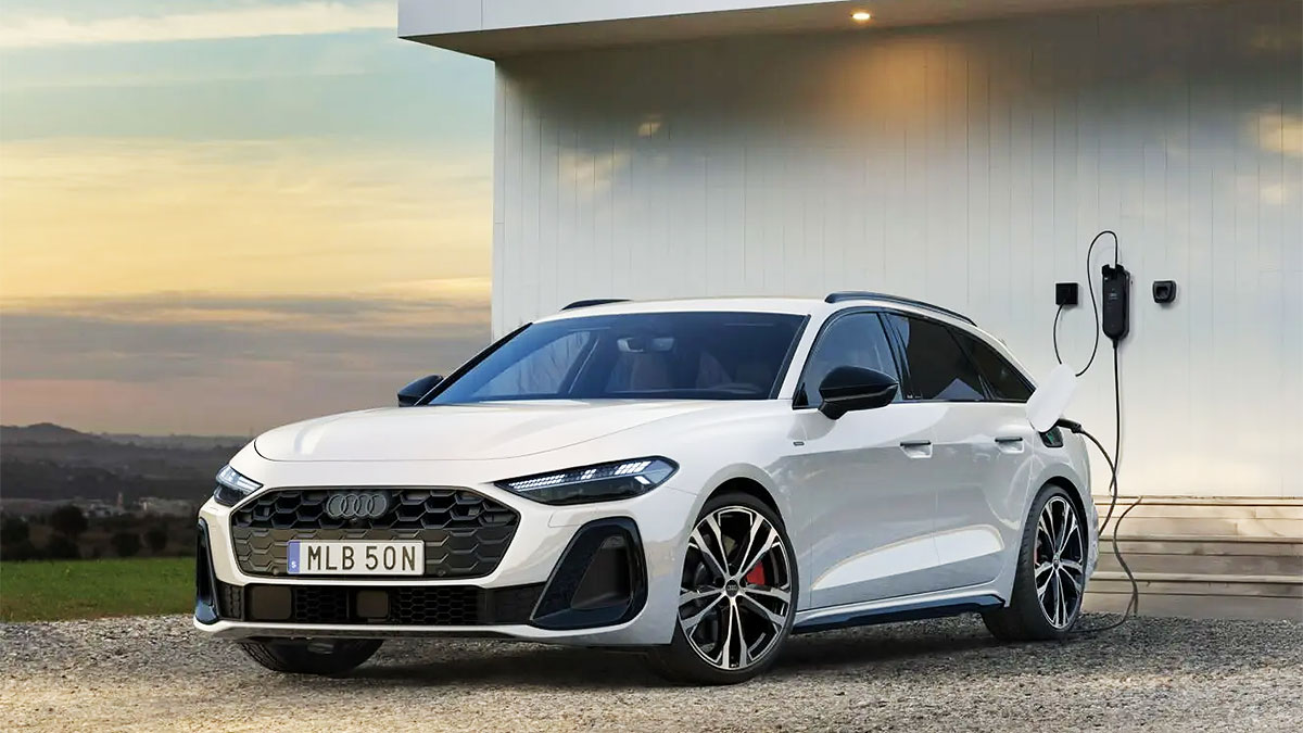 O suedeză se plânge pe noul Audi A5 plug-in hibrid, spunând că maşina sa se tot ţine de stat la service cu defecţiuni de când a cumpărat-o | PiataAuto.md